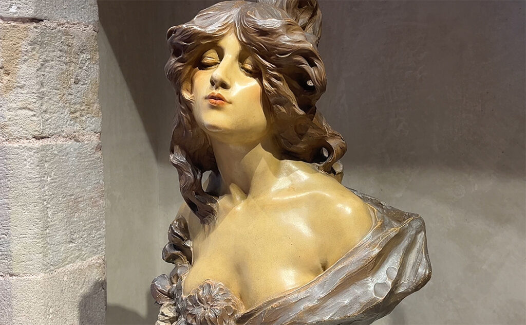 バルセロナ（Barcelona）カステルデフェルス城（Castell de Castelldefels）　19世紀末から20世紀初頭のアールヌーヴォー期に制作されたと思われる女性の胸像