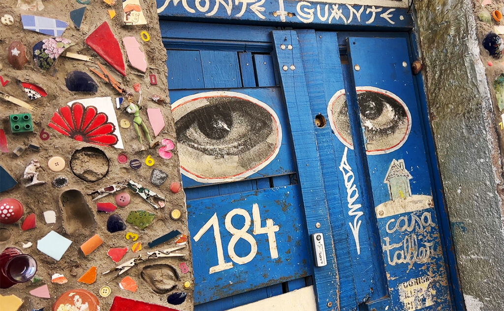 バルセロナの建築がこれほどまでに多様で、ある種カオスな魅力」を持っているか