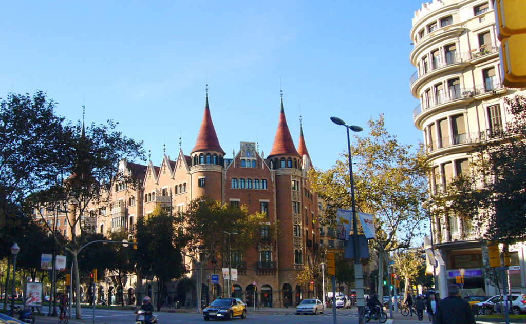 グラシア通りは建築・歴史・都市文化が一体になった都市空間