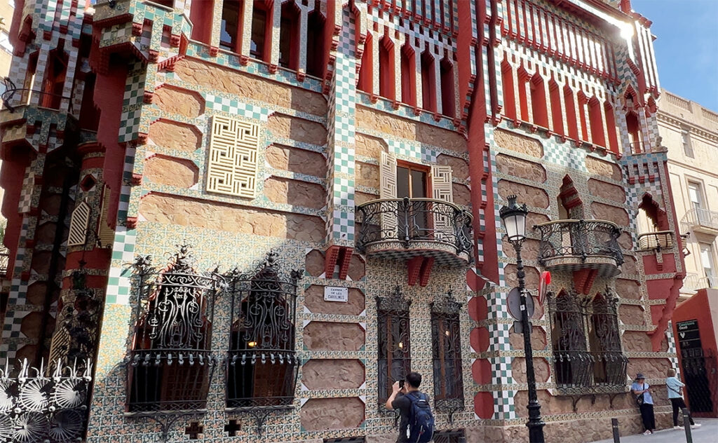 カサ・ビセンス（Casa Vicens） バルセロナ(Barcelona) カサ・ビセンスの正面外観