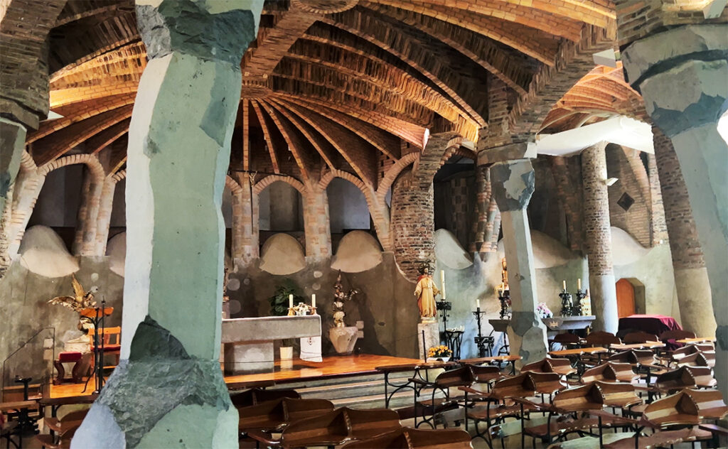 スペイン（spain） バルセロナ（Barcelona）コロニア・グエル（Colònia Güell）