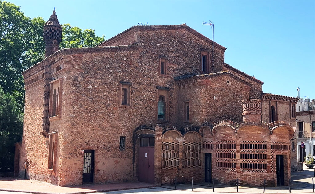 バルセロナ(Barcelona) コロニア・グエル教会 クリプト（Crypt at Colònia Güell） ガウディの右腕が手がけた共同施設