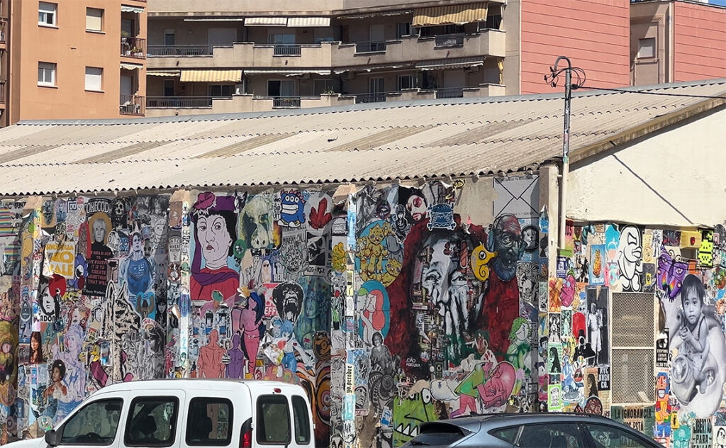 バルセロナ(Barcelona) バルセロナのストリートアート(street art) ラバル地区にある通称ステッカー・ウォール