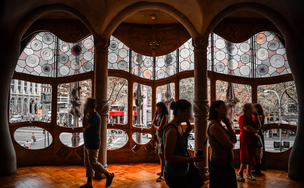 カサ・バトリョ（Casa Batllo） バルセロナ(Barcelona) メインフロアのサロン内部