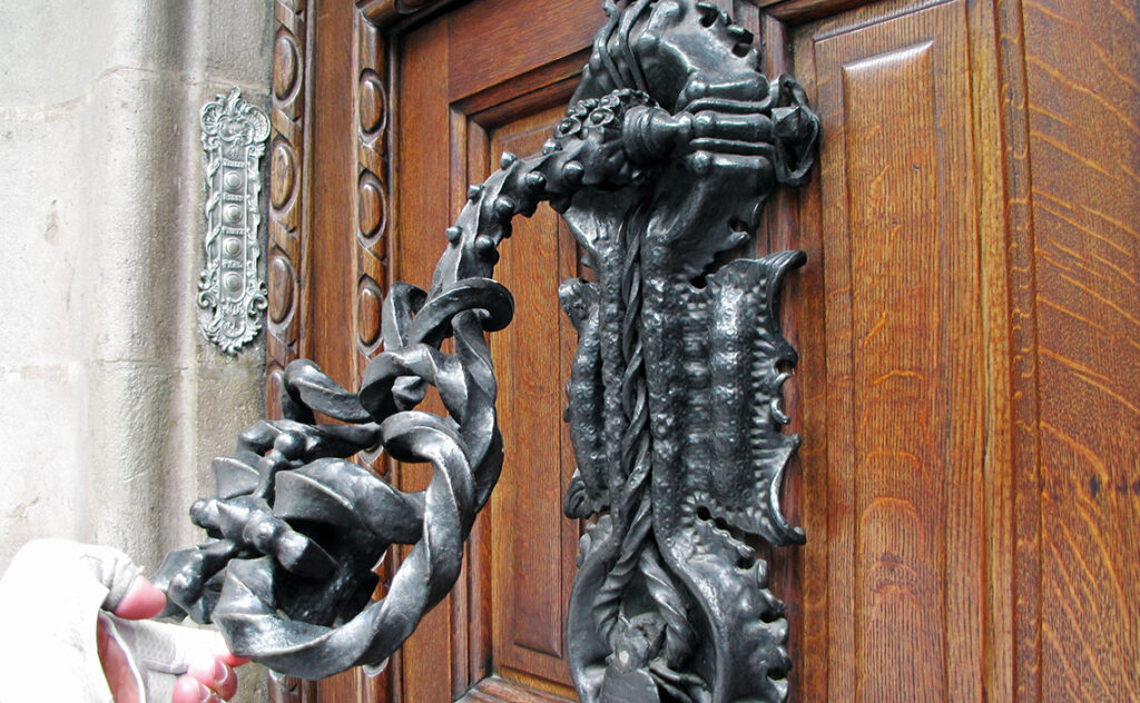 バルセロナ アントニ・ガウディ カサ・カルベット(Casa Calvet) ドアノッカー